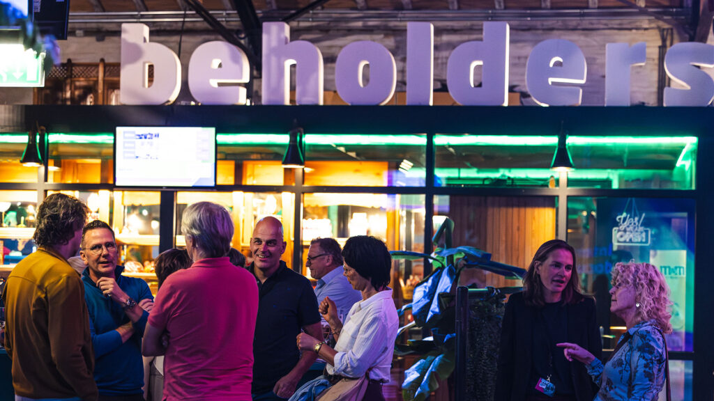 261001 - Beholders - Industry - Pien Düthmann (6)