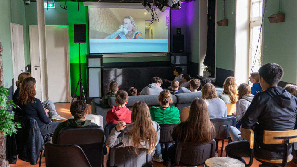 Beholders 2023 - Voortgezet Onderwijs - Candy A Skater's Mind met Candy Jacobs en Ruud Lenssen Beholders 2023 - Voortgezet Onderwijs - Candy A Skater's Mind met Candy Jacobs en Ruud Lenssen